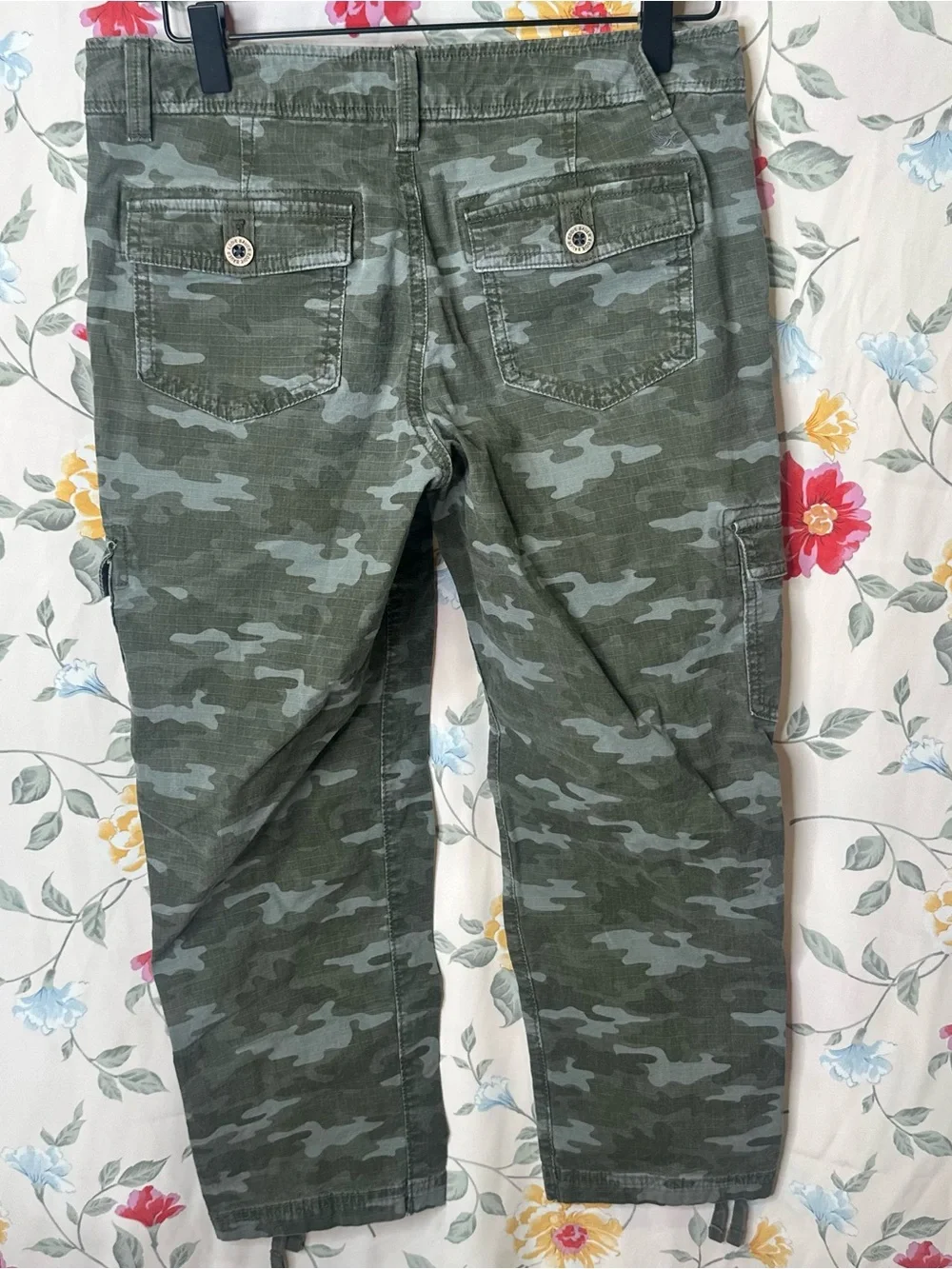 Eddie Bauer Men's Olive Green Camo Cargo Pants